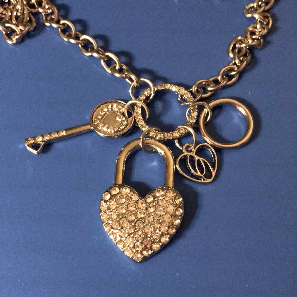 HOLD—Beautiful necklace, great shine and sparkle!